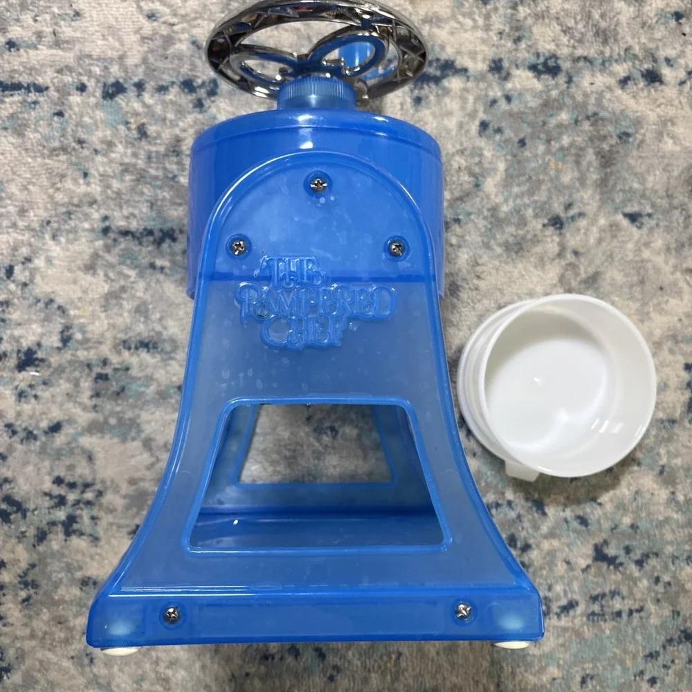 Pampered Chef Ice Shaver  & 1 Ice Container /w Lid Slushie Snow Cone Maker VTG